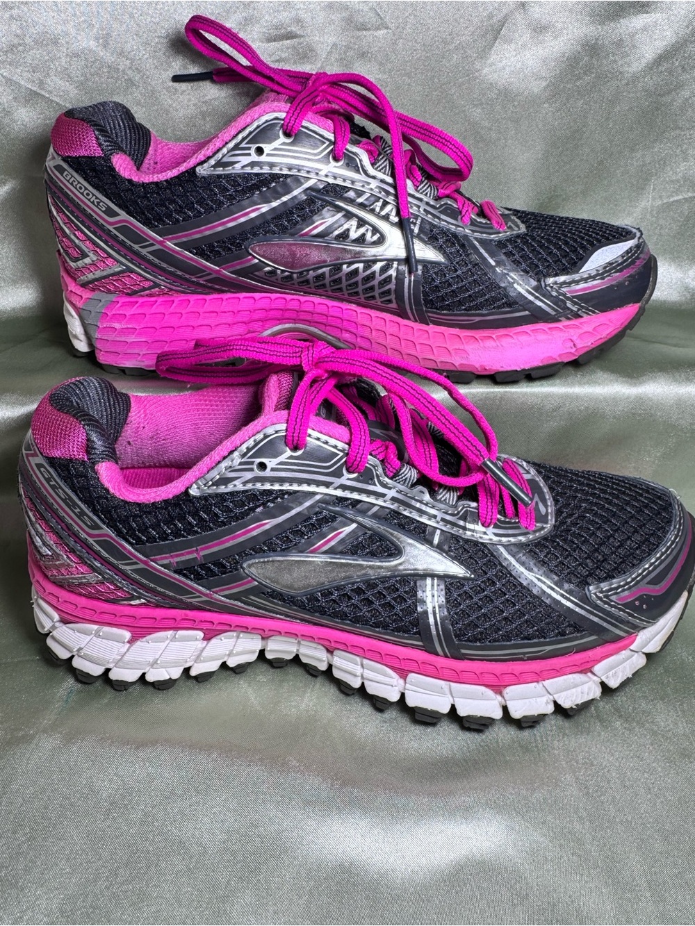 Brooks Adrenaline GTS 15 Hot Pink Grey Running Shoes 1201741B608 Size 6.5
